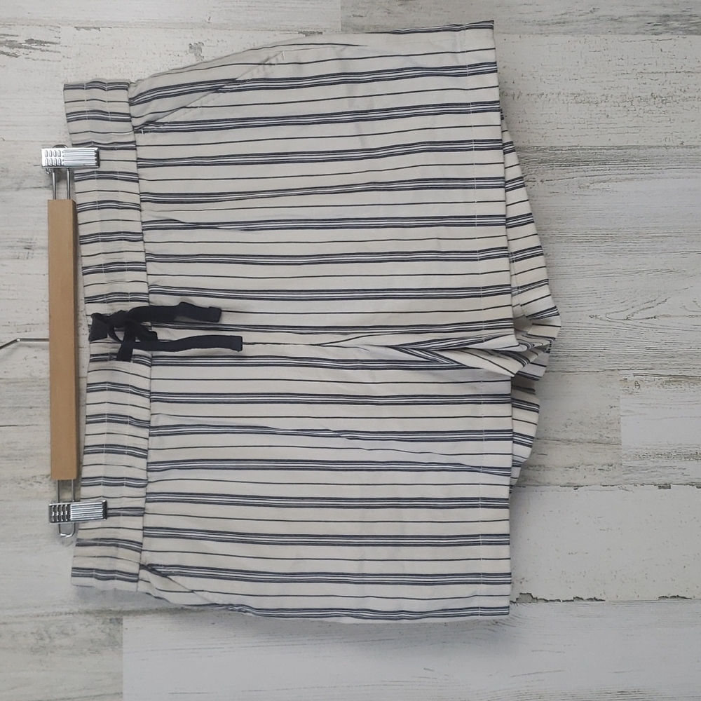 Ann Taylor cream blue striped shorts elastic drawstring waist pockets Size Large